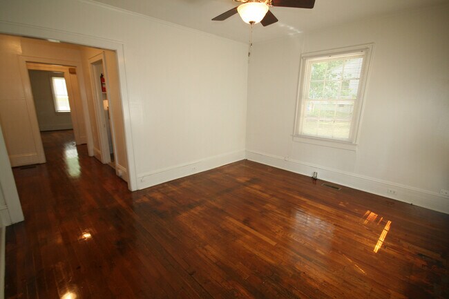 Building Photo - 1009 Golf St
