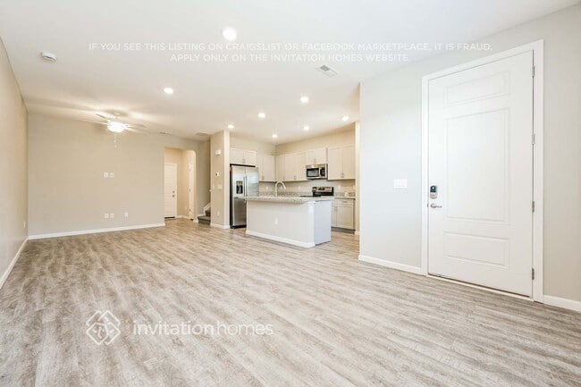 Building Photo - 1748 S Elk Way