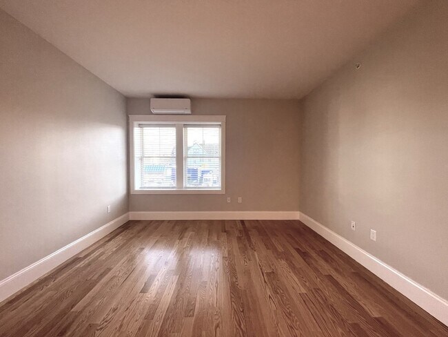 Building Photo - 138 Eastern Ave