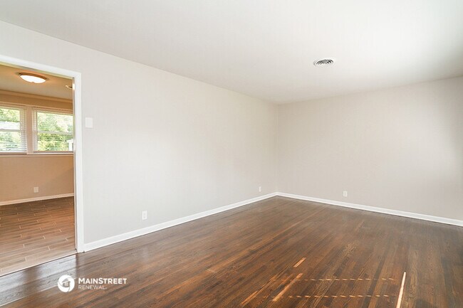 Building Photo - 210 Southburn Dr