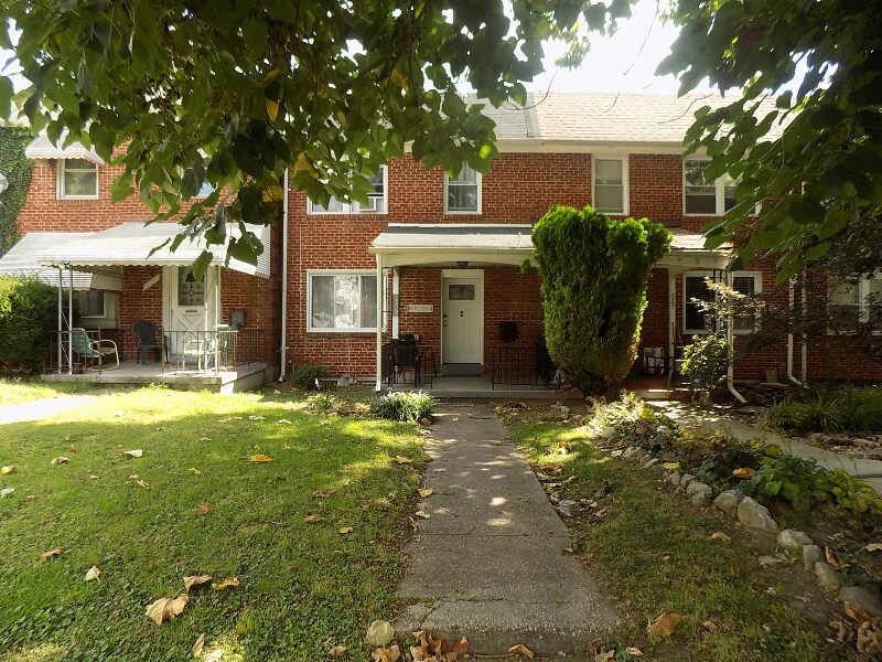 Foto principal - 2329 Ashburton St