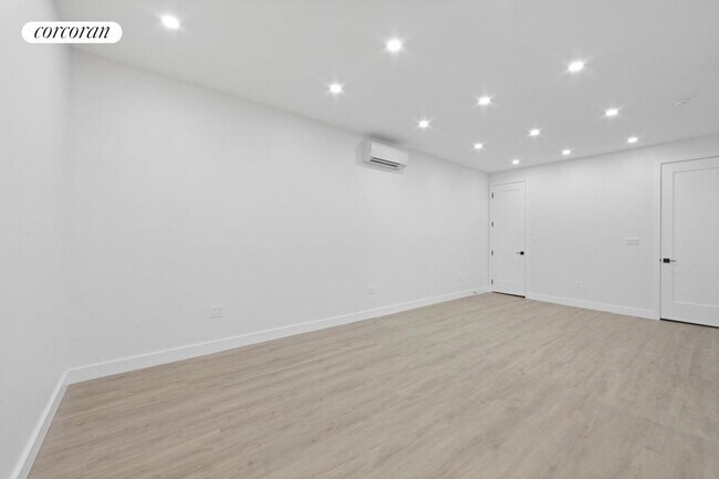Building Photo - 1221 Lincoln Pl