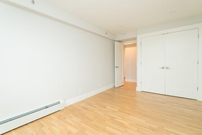 Foto del edificio - Beautiful 1 bed renovated unit near Carson Beach with move in specials!