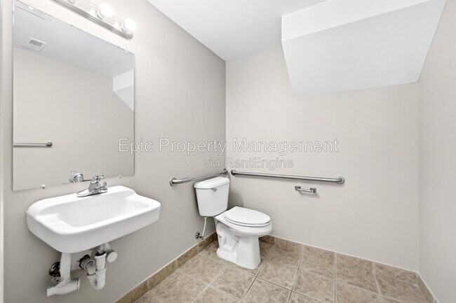Foto del edificio - 14204 Lakeside Blvd N