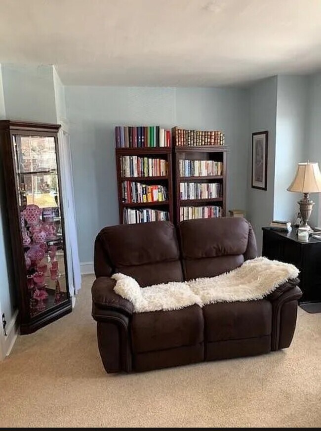 Photo - 690 Pont Reading Rd House