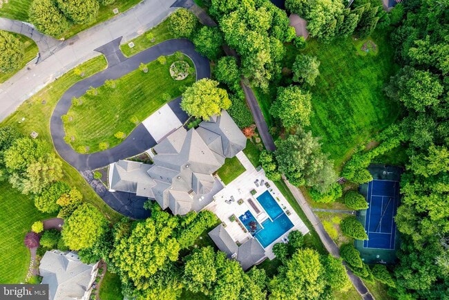 Building Photo - 860 Nicholas Run Dr