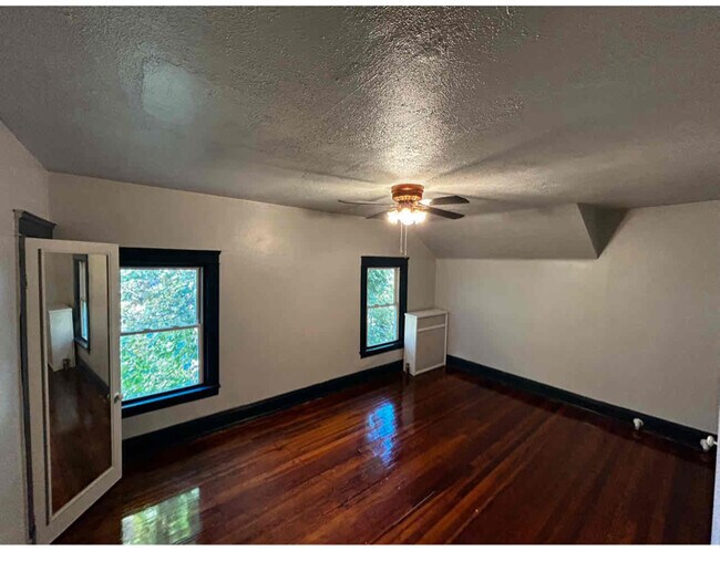 Building Photo - 4225 Mapledale Ave