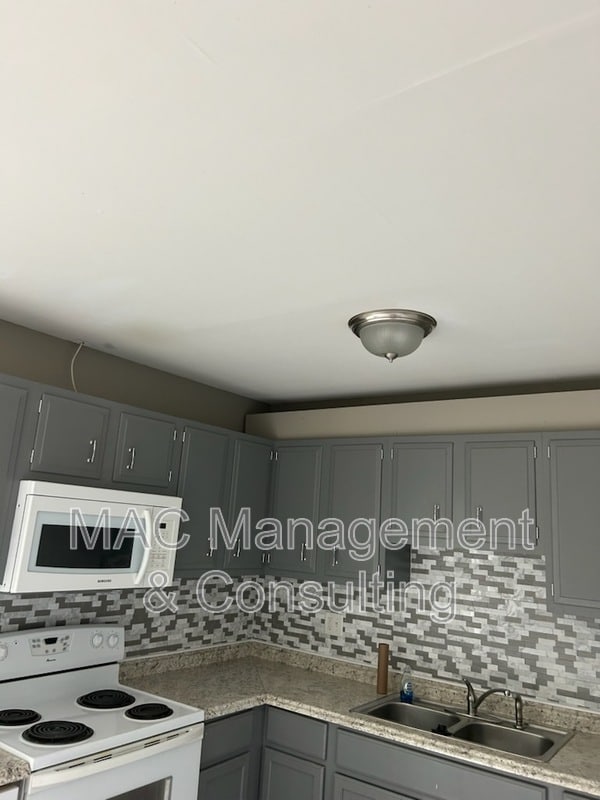 Foto del edificio - 1010 Country Club Rd