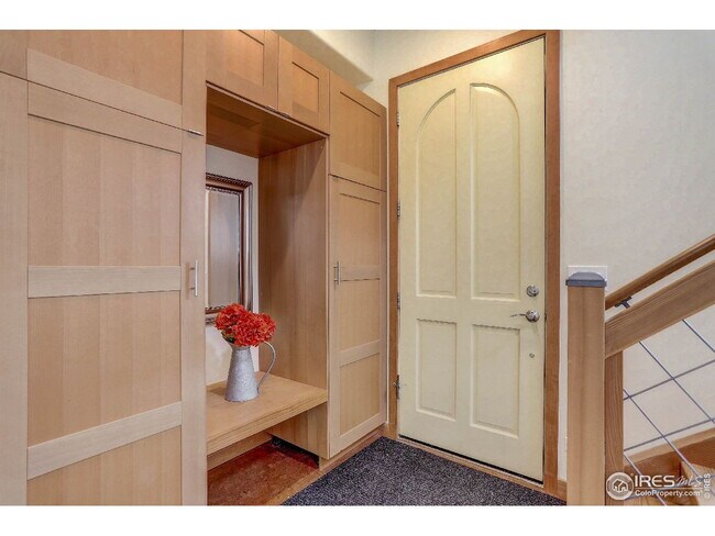 Foto del edificio - "Charming 3-Bed Townhouse Retreat with Spacious Living in Boulder!"