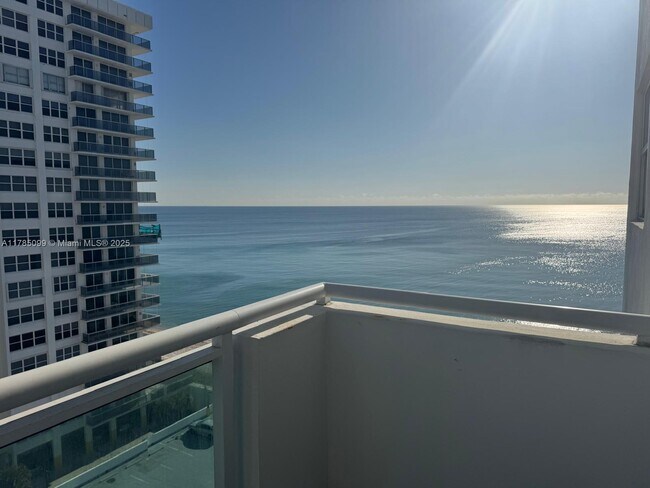 Foto del edificio - 3001 S Ocean Dr