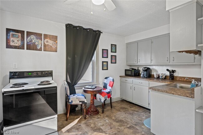 Foto del edificio - 9519 Preston Ave