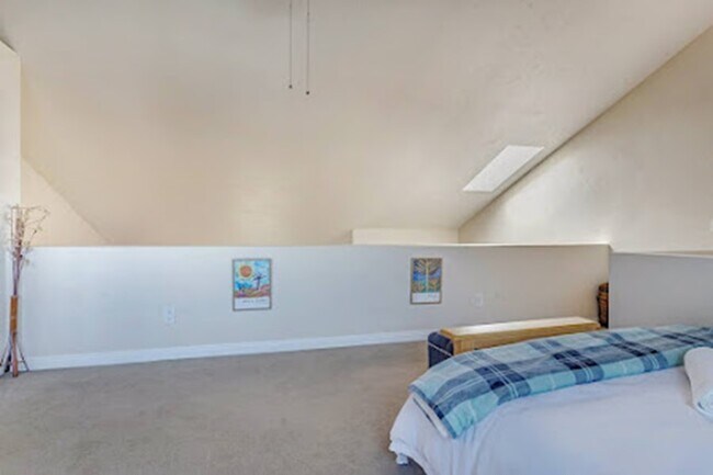 Foto del edificio - 3843 Riviera Dr