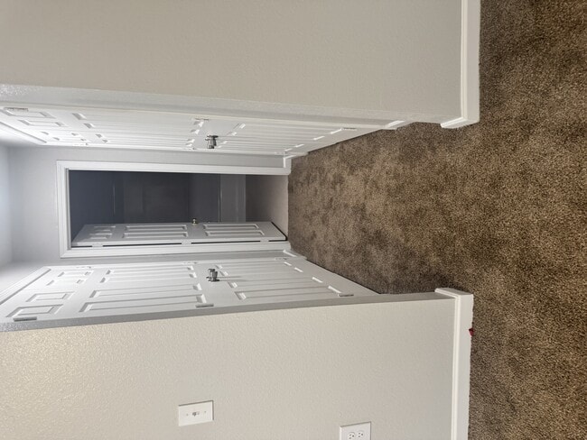 Building Photo - Peppermill Apts - Keeper