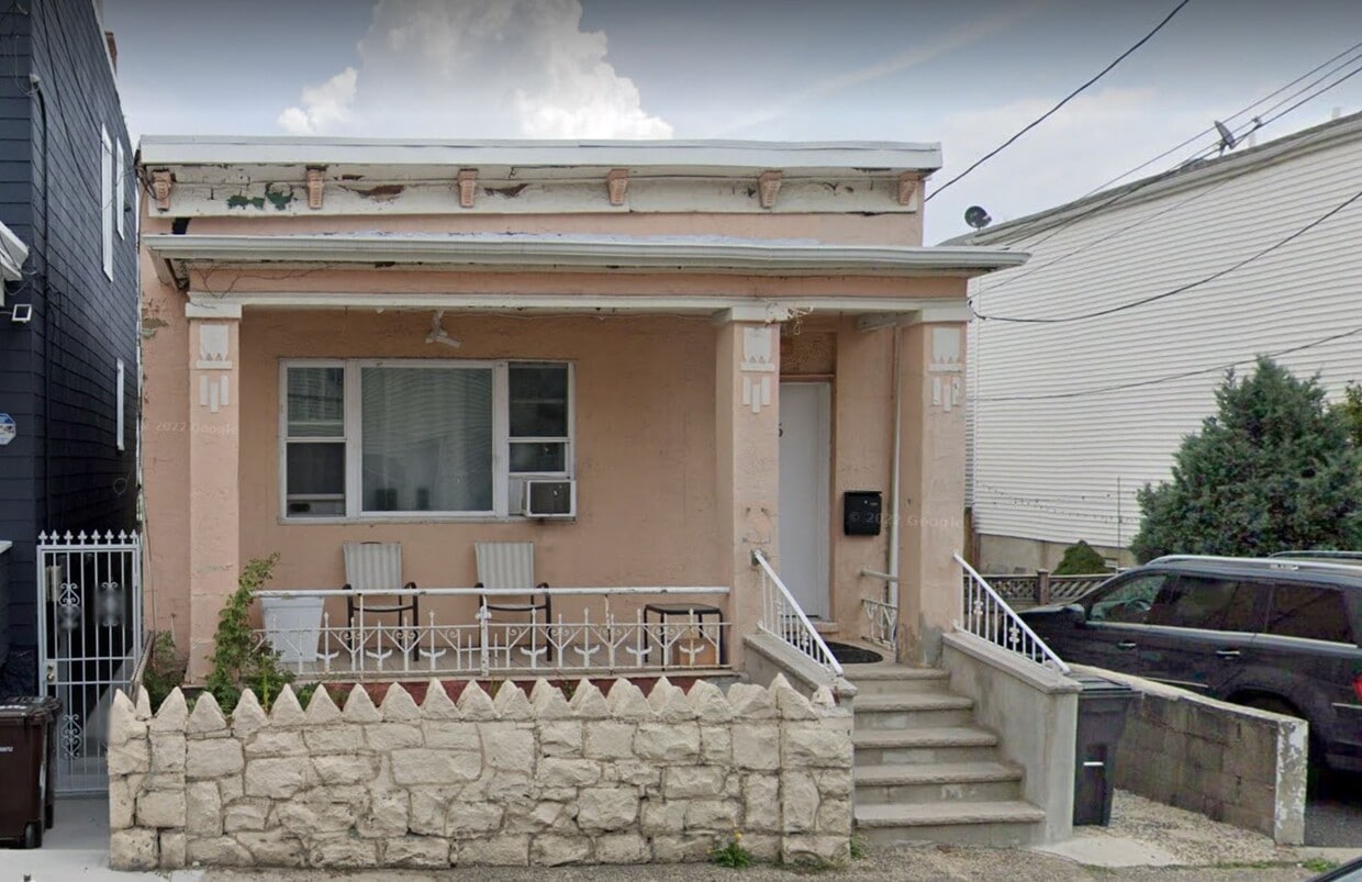 416 70th St, Guttenberg, NJ 07093 House Rental in Guttenberg, NJ