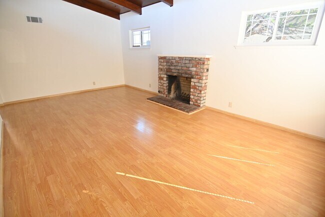 Foto del edificio - Central Santa Clara Location, 3/2 with AC