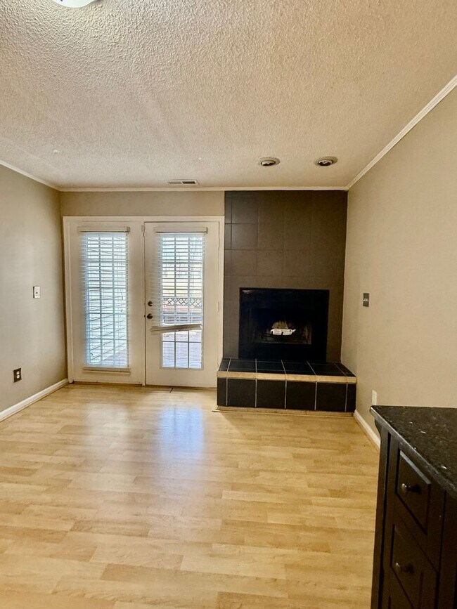 Building Photo - 2BD/2BA Condo in Greenbrier Neighborhood of Chesapeake - Backs up to Golf Course, Walking Trails!