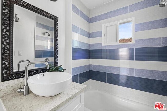 Foto del edificio - 2134 Stewart St