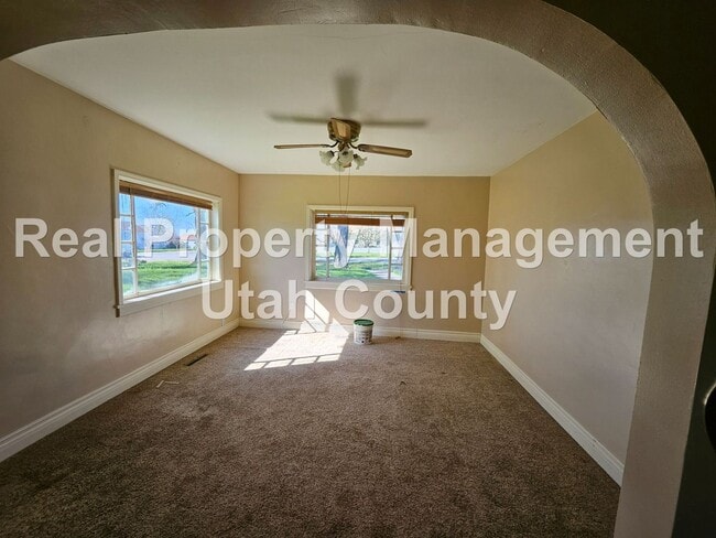 Building Photo - 209 S 400 E