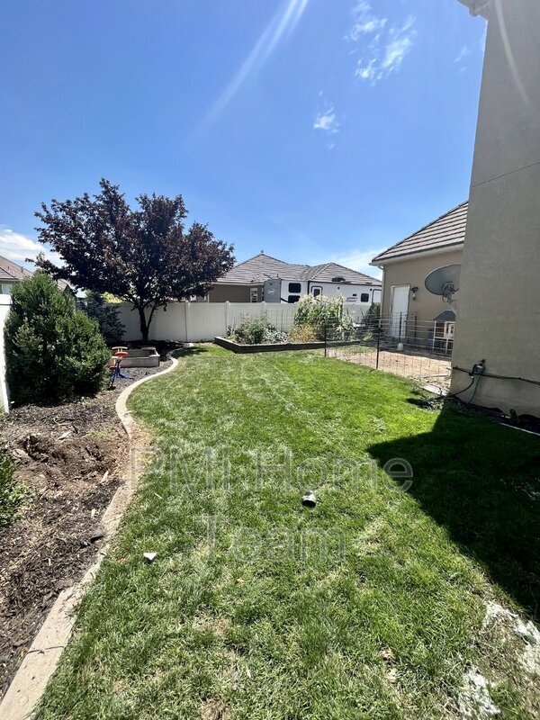 Building Photo - 891 S Kays Dr
