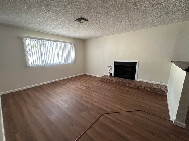 Building Photo - Remodeled/$500 move in special/3 bedroom HOME