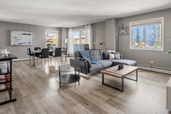 Photo du bâtiment - 235-215 15 Ave SW