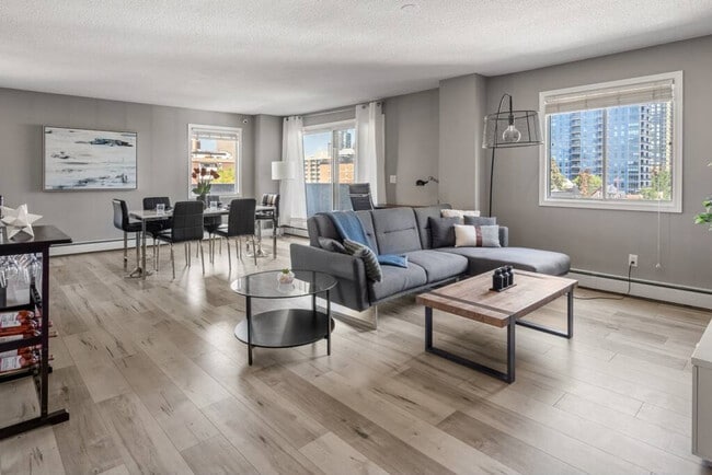 Building Photo - 235-215 15 Ave SW