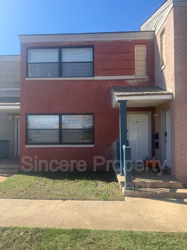 Building Photo - 1921 NE 25th St