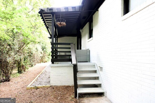 Foto del edificio - 1275 Calhoun Ave