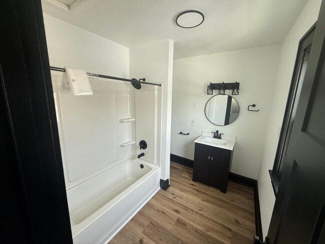 Building Photo - 7317 Sheridan Rd