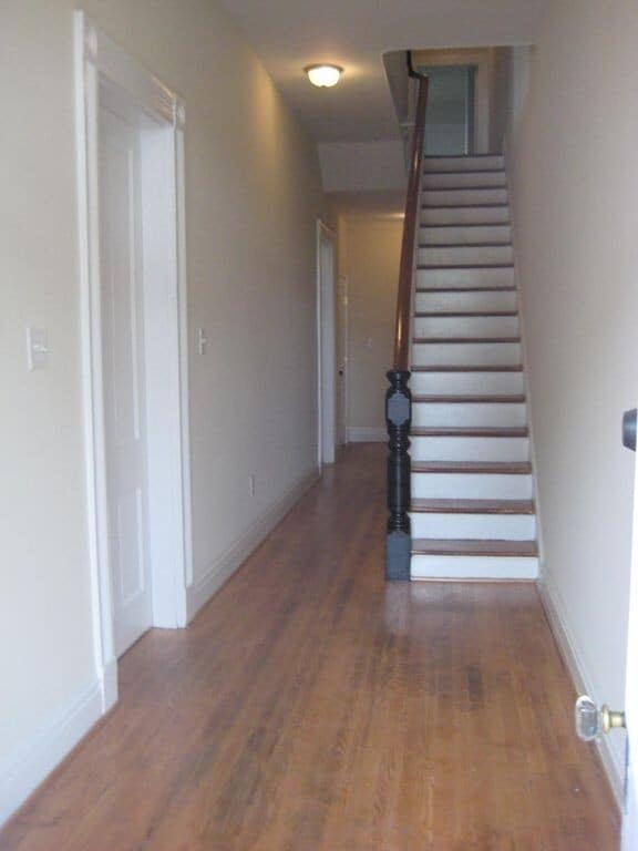 Building Photo - Huge 4 bed 2.5 Bath Home with Stainless Ap...