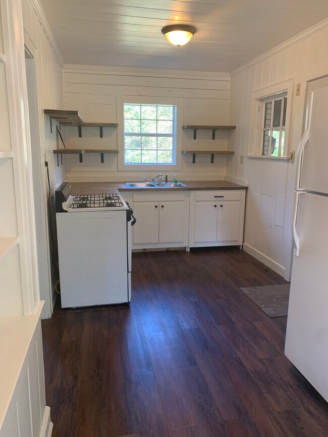 Foto del edificio - 2/1 with bonus room FENCED YARD PET FRIENDLY