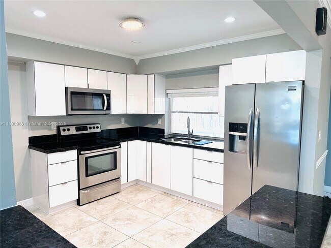 Foto del edificio - 8761 NW 12th St