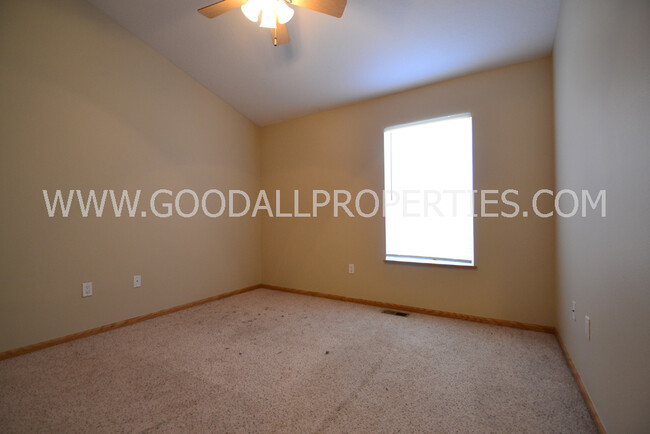 Foto del edificio - 2 Bedroom, 2 Bath Townhome in Ankeny