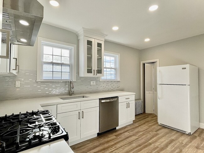 Building Photo - 47 Wellington Rd