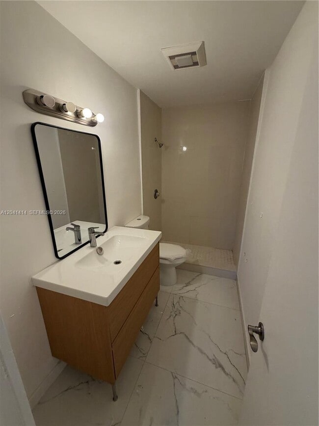 Foto del edificio - 2600 NW 112th St