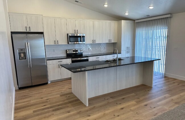 Foto del edificio - 523 W 1150 N