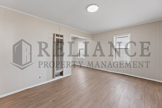 Building Photo - 421 Grover Ave