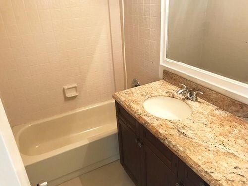 Foto del edificio - 10129 Twin Lakes Dr