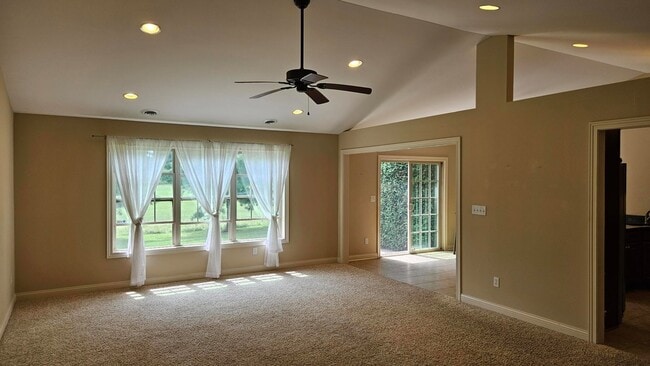 Foto del edificio - 801 Veterans Ln