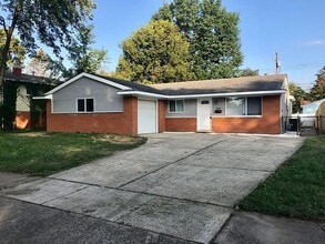 Building Photo - 5000 Comstock Dr