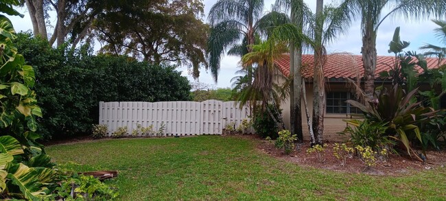 Foto del edificio - 3720 Coral Hills Dr