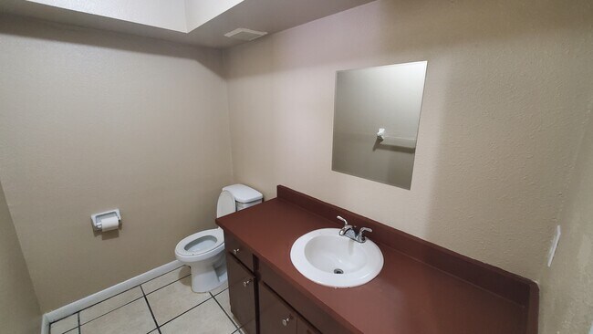 Building Photo - 149 Lakeside Hills Loop