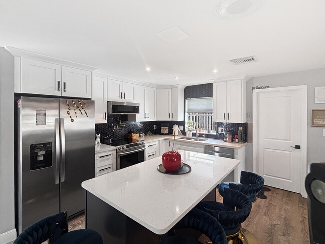 Foto del edificio - 100 SW 17th St