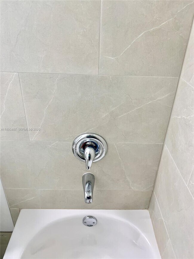 Building Photo - 609 NW 2nd Ave