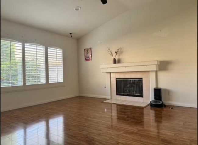Building Photo - Beautiful 2-bedroom plus a loft, 2-bathroom home located in Oxnard, CA.