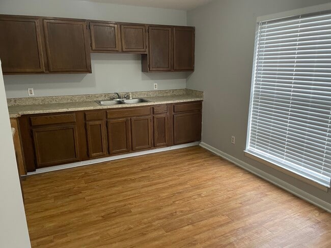 Kitchen with plenty of storage - 1719 Westchester Dr