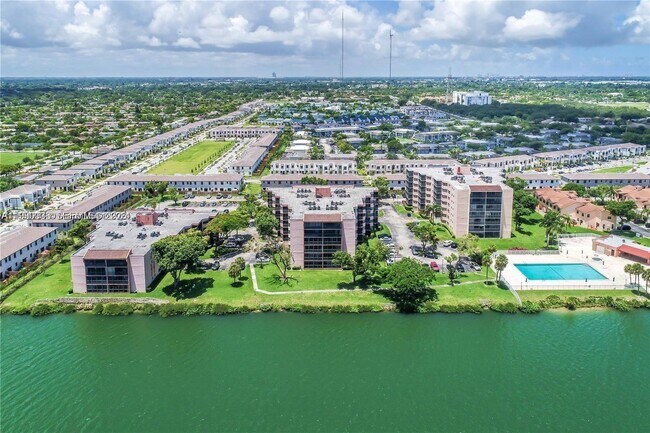 Foto del edificio - 20840 San Simeon Way