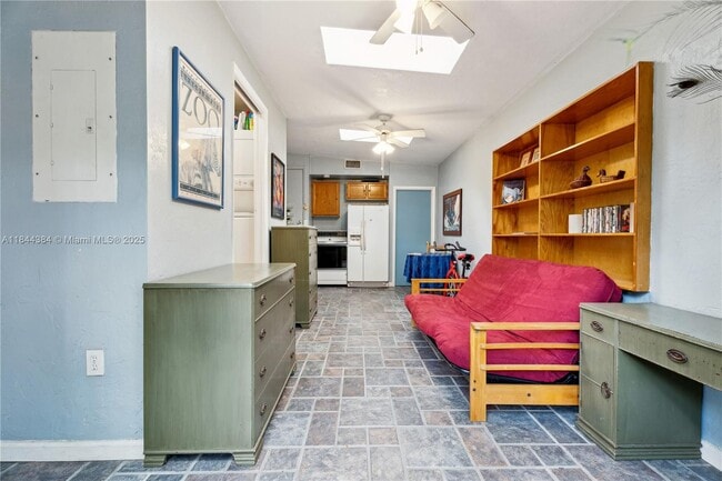 Foto del edificio - 4160 Lybyer Ave