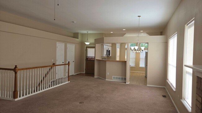 Foto del edificio - 1329 Nutwood Dr