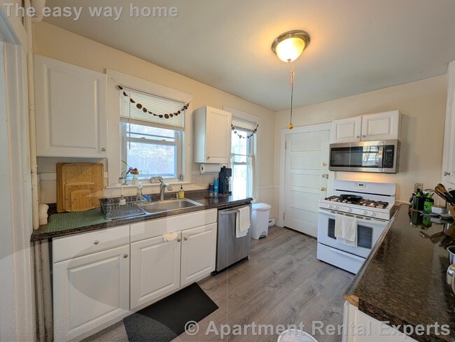 Photo - 18 Sanborn Ave Apartment